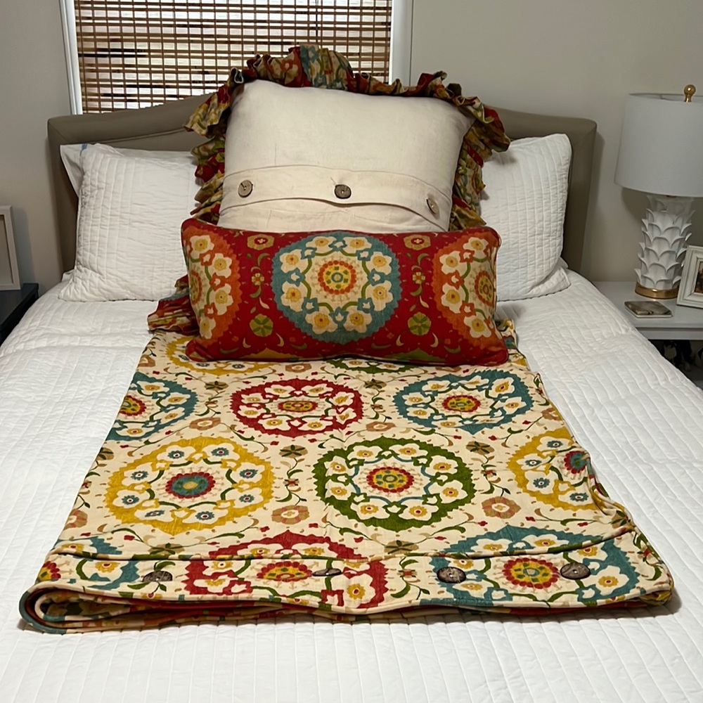 Custom-made reversible twin duvet and matching pillows